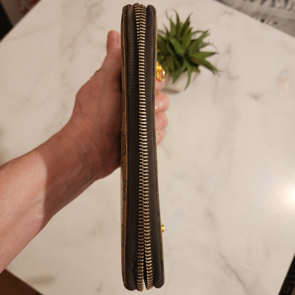 Authentic Handpainted Gucci Zip-Around Continental Wallet in GG Supreme Canvas - Picture 14 of 15